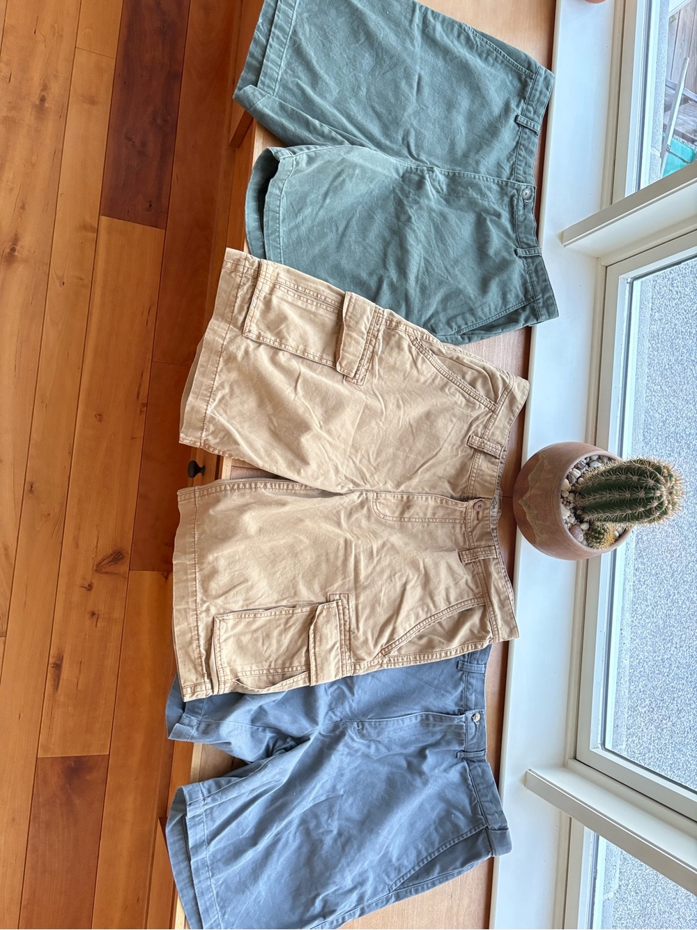 St. John's Bay, Architect, Van Heusen - Men's Cargo Shorts Tan, Sage, Grey GOOD